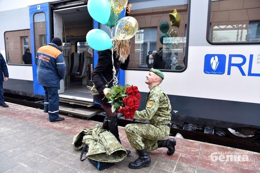 Украинский военный оригинально сделал предложение любимой, которая тоже в ВСУ: романтическое видео