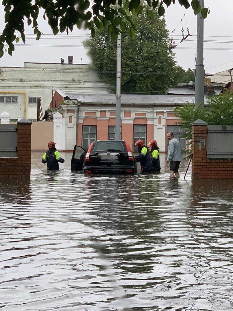 Гомель, держись. Город накрыл сильнейший ливень с градом