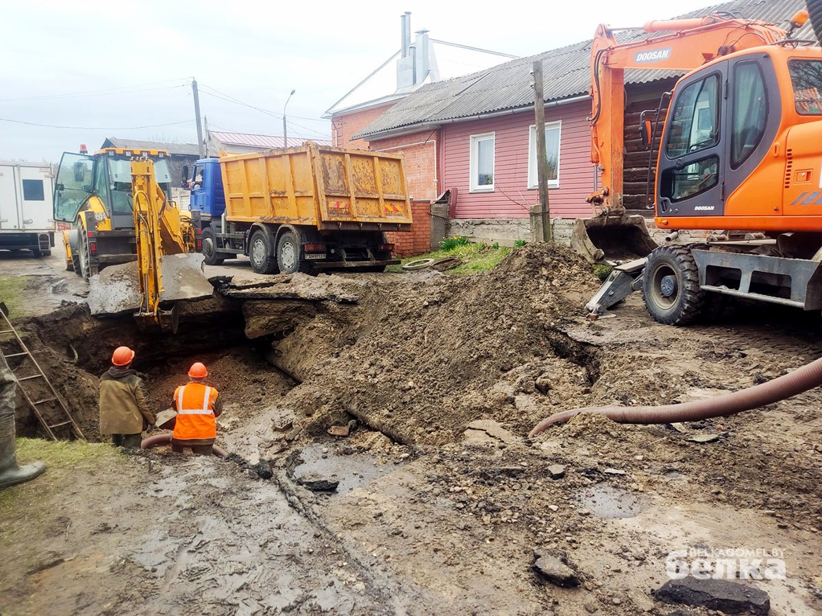 В Монастырьке Гомеля прорвало водопровод. Первые подробности