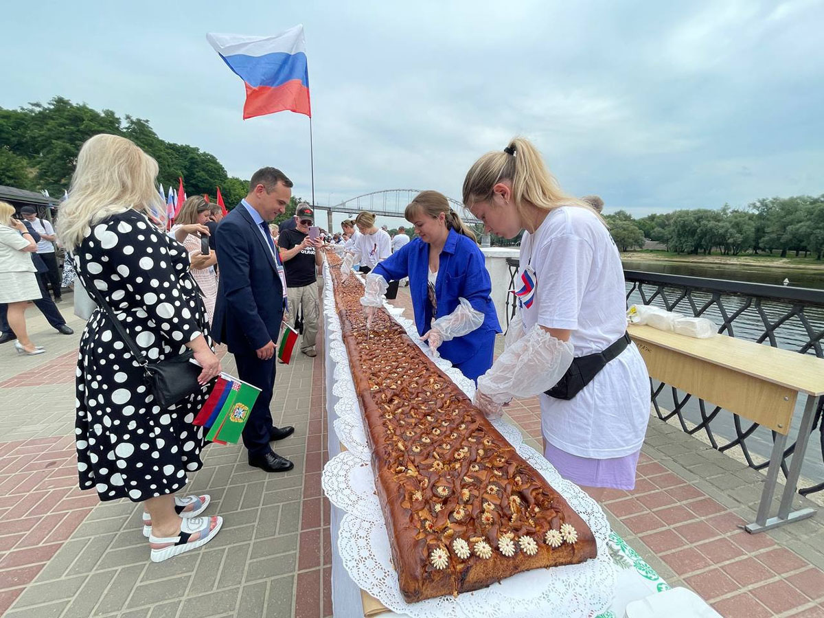 20-метровый пирог и диалог поколений: как Гомель принимал фестиваль  «Славянское единство»