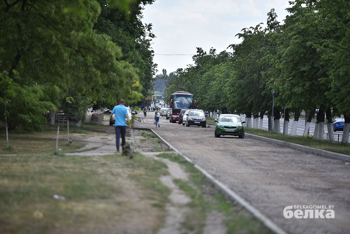 В Любенском микрорайоне Гомеля наконец построят тротуар