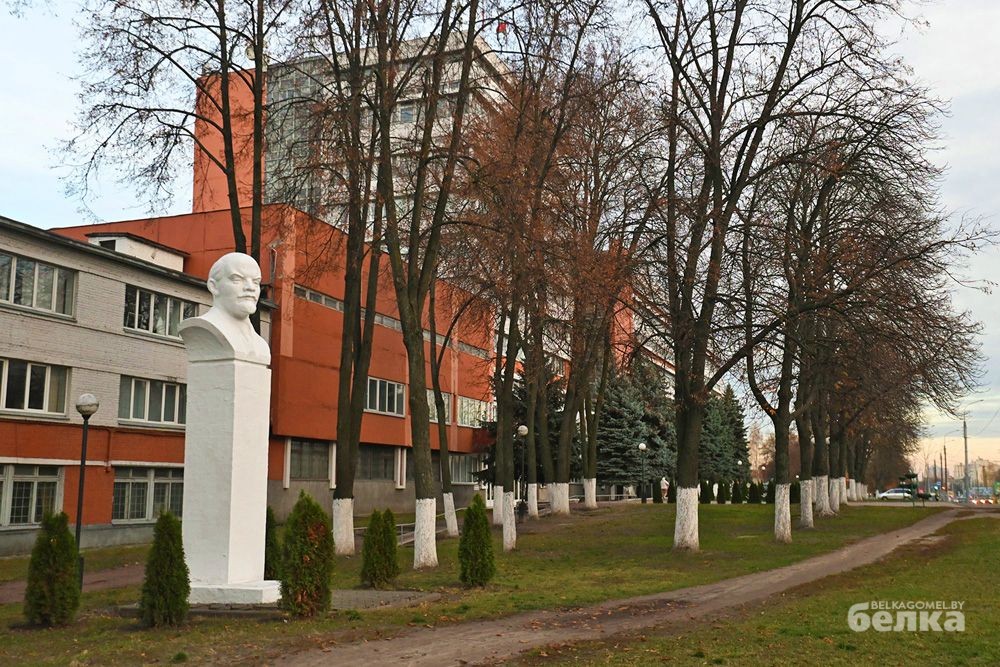 памятник ленину